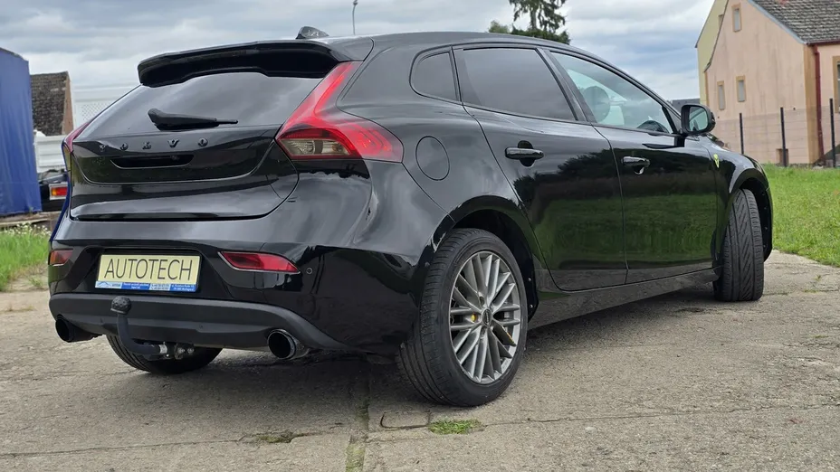 VOLVO V40 -