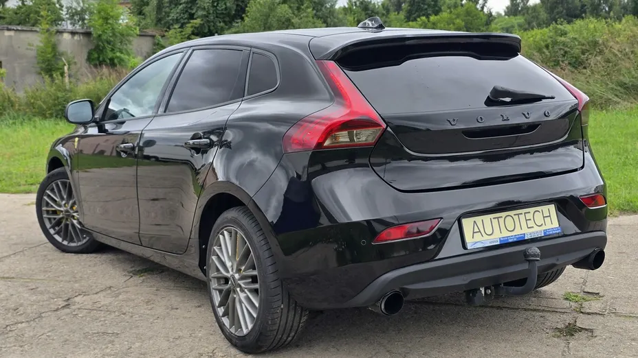 VOLVO V40 -