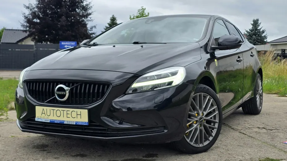 VOLVO V40 -