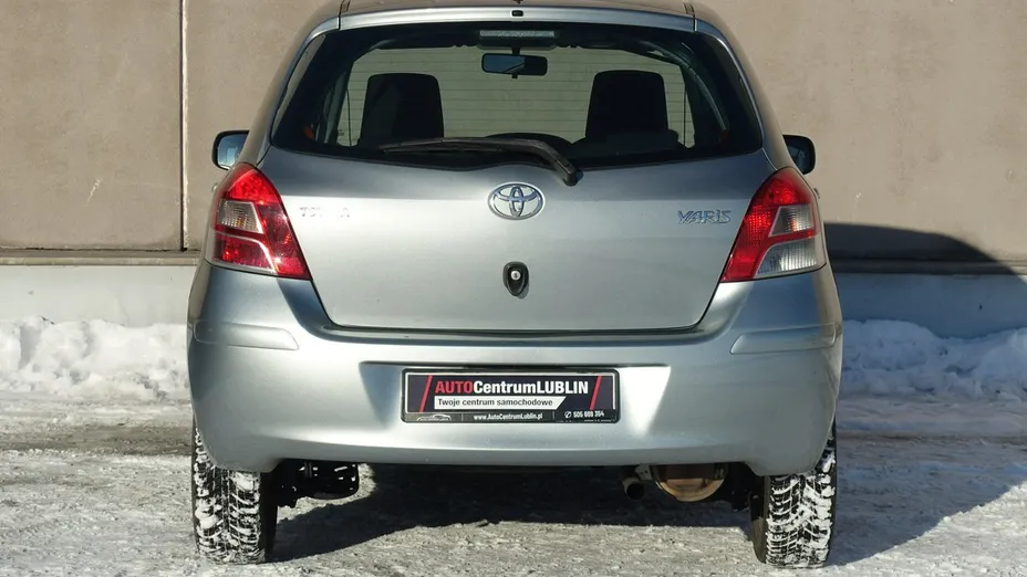 TOYOTA Yaris -