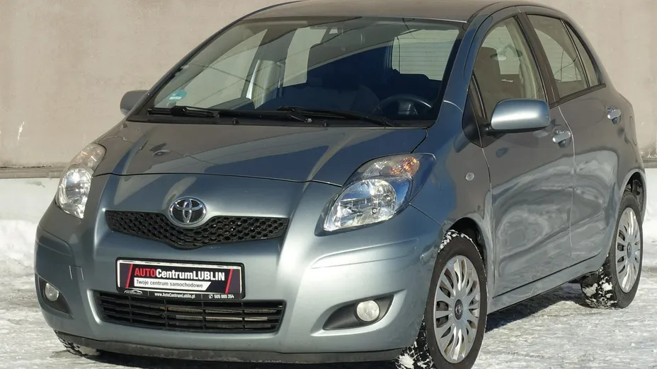 TOYOTA Yaris -