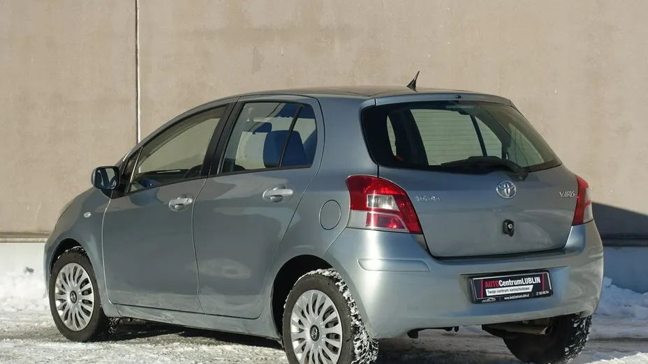 TOYOTA Yaris -