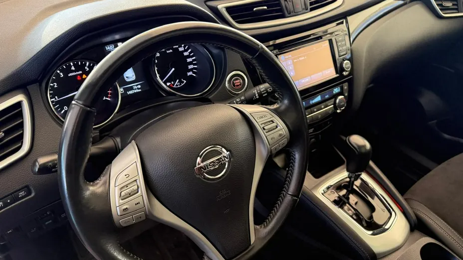 NISSAN Qashqai -
