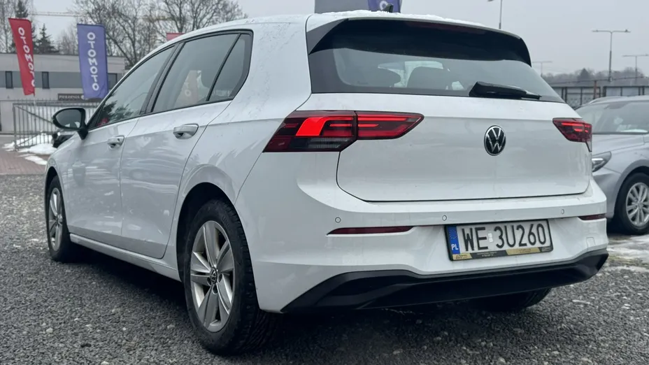 VOLKSWAGEN Golf -