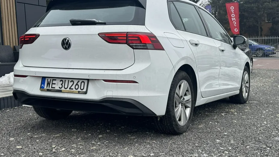 VOLKSWAGEN Golf -