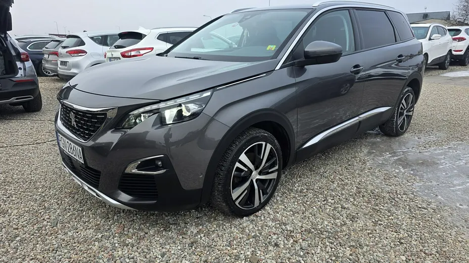 PEUGEOT 5008 -
