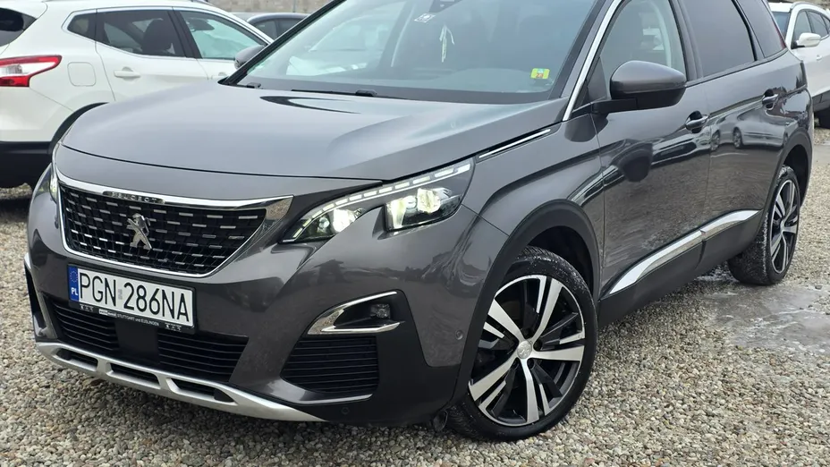 PEUGEOT 5008 -