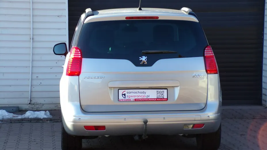 PEUGEOT 5008 -