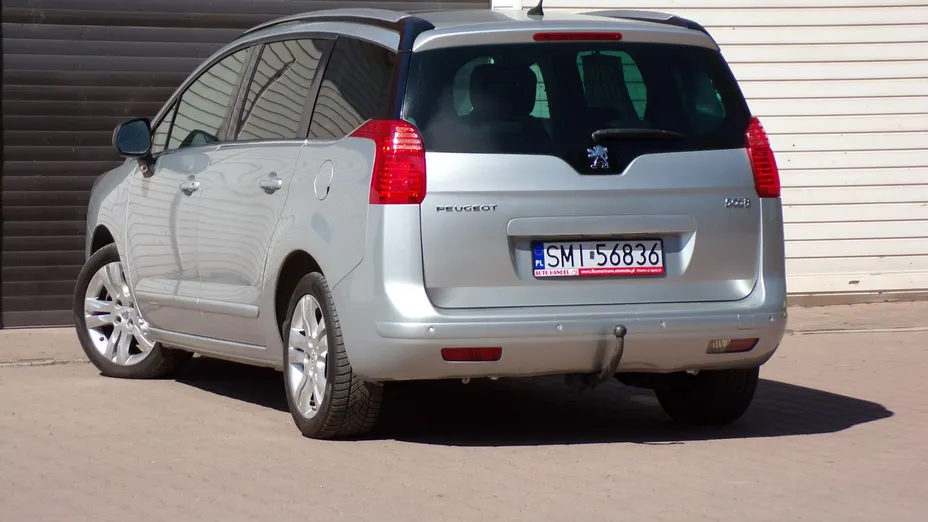 PEUGEOT 5008 -