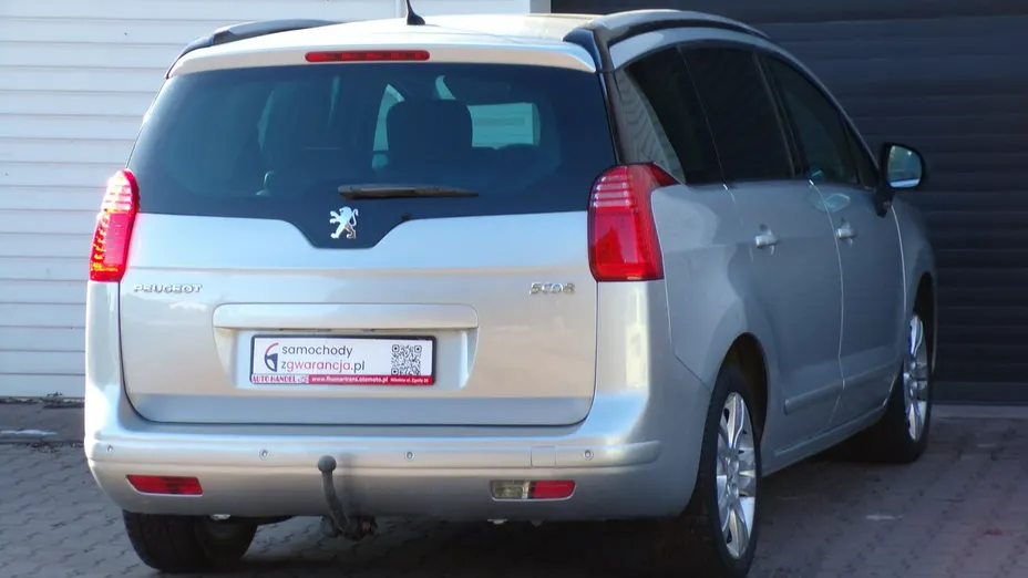 PEUGEOT 5008 -