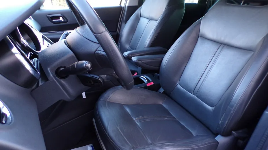 PEUGEOT 5008 -