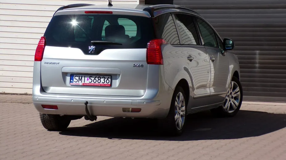 PEUGEOT 5008 -