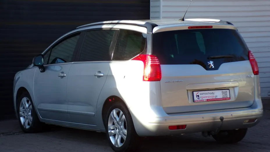 PEUGEOT 5008 -