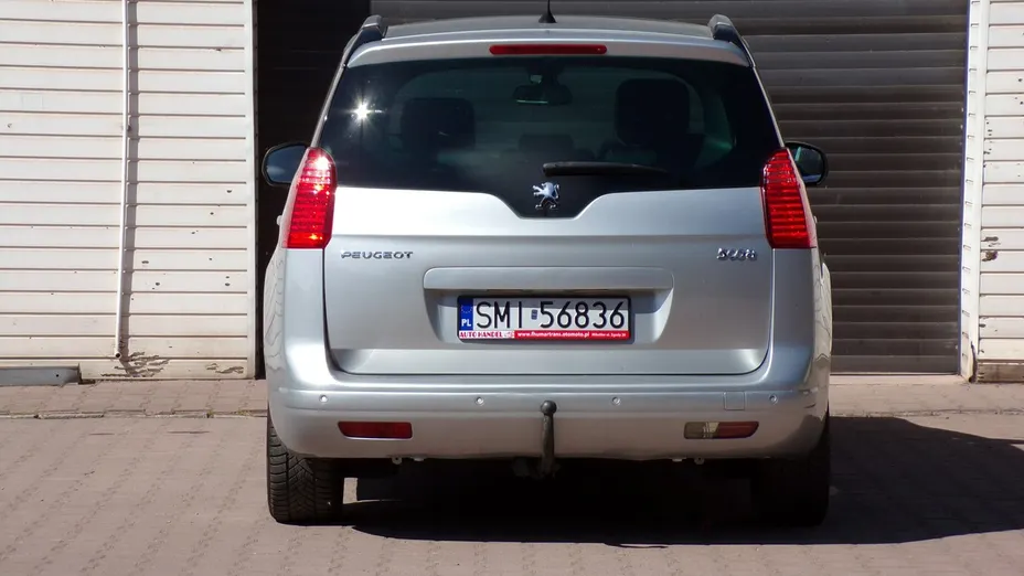 PEUGEOT 5008 -