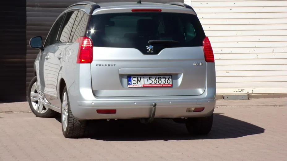 PEUGEOT 5008 -