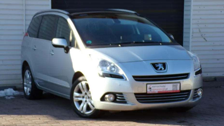 PEUGEOT 5008 -