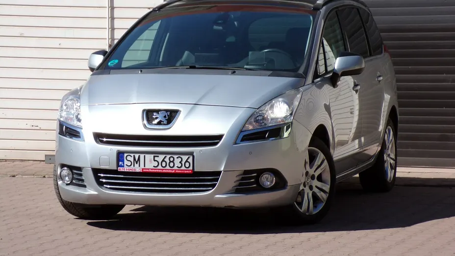 PEUGEOT 5008 -