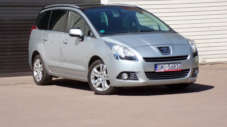 PEUGEOT 5008 -