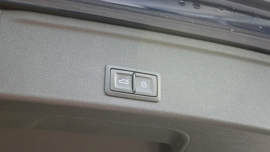 AUDI A4 -