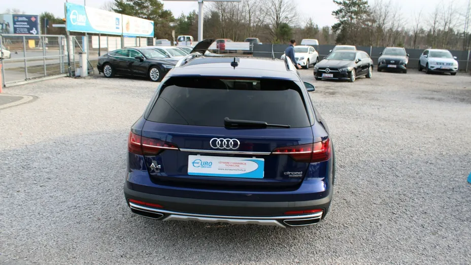 AUDI A4 -