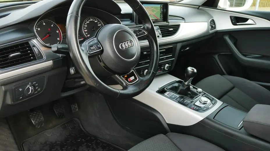 AUDI A6 -