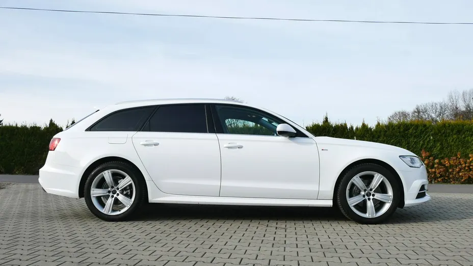 AUDI A6 -