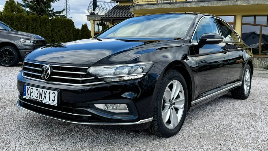 VOLKSWAGEN Passat -