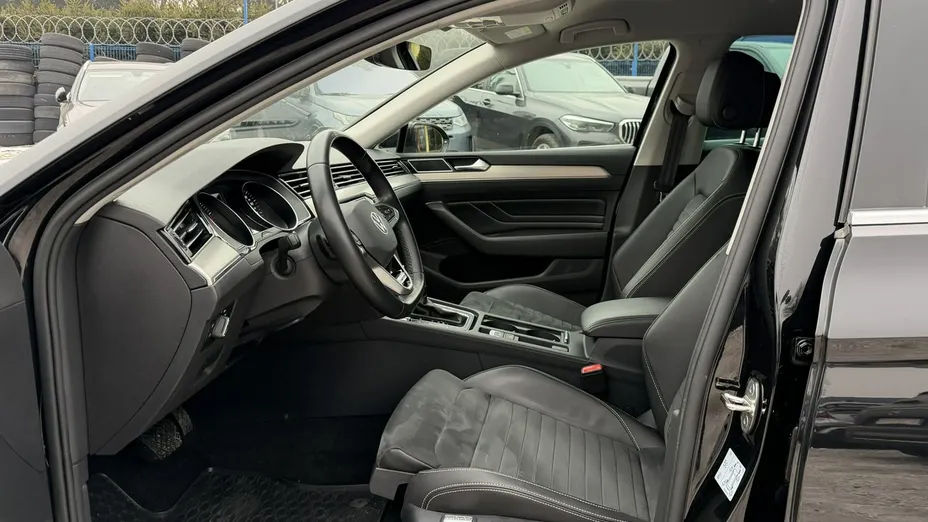 VOLKSWAGEN Passat -