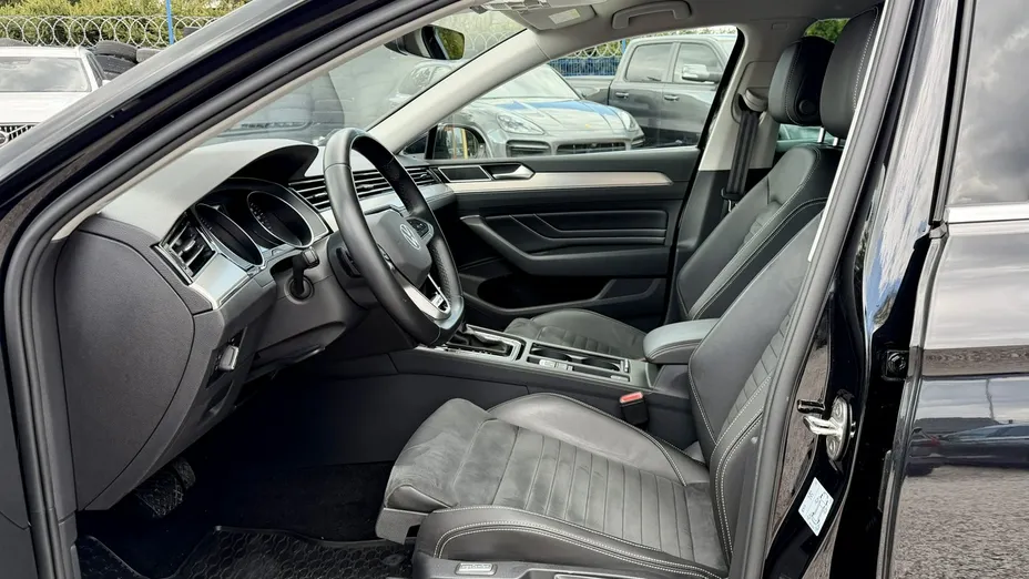 VOLKSWAGEN Passat -