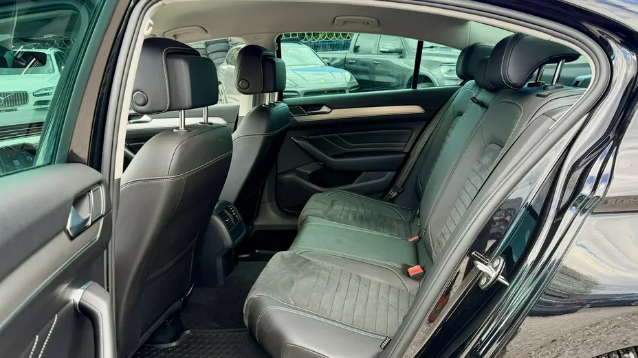 VOLKSWAGEN Passat -