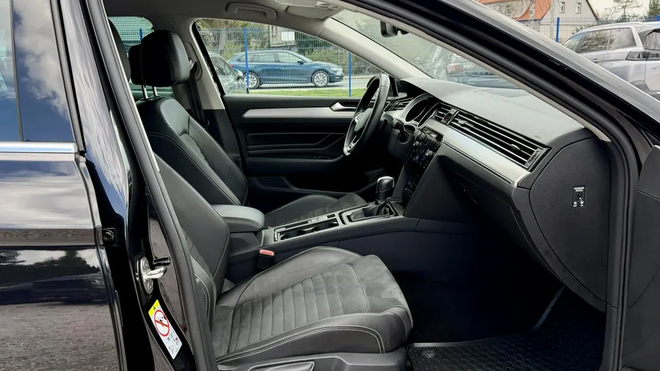 VOLKSWAGEN Passat -