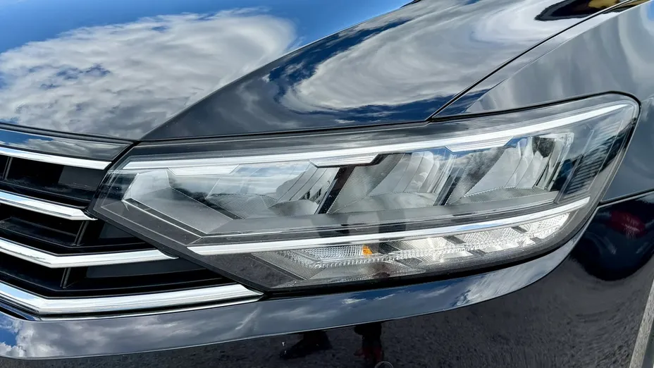 VOLKSWAGEN Passat -
