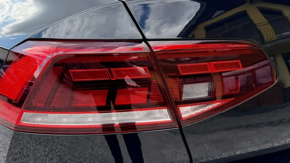 VOLKSWAGEN Passat -