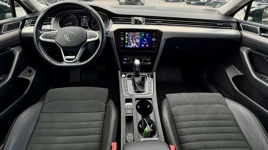 VOLKSWAGEN Passat -