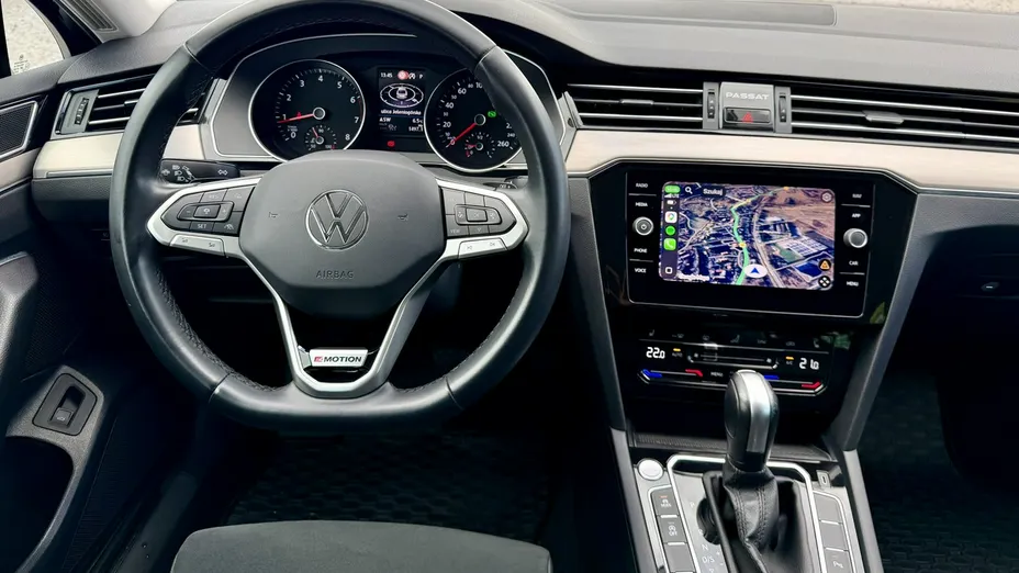 VOLKSWAGEN Passat -