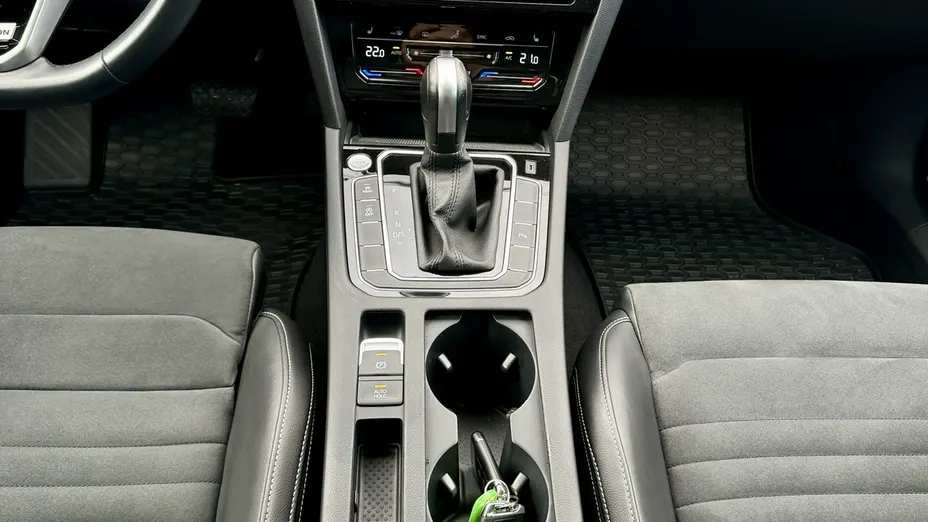 VOLKSWAGEN Passat -