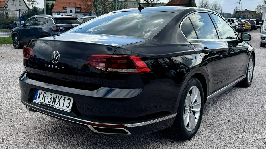 VOLKSWAGEN Passat -