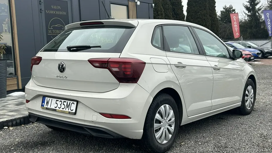 VOLKSWAGEN Polo -