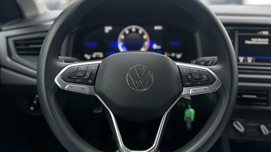 VOLKSWAGEN Polo -