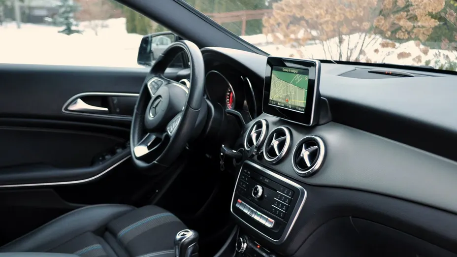 MERCEDES-BENZ CLA -