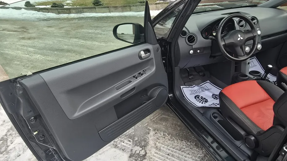 MITSUBISHI Colt -