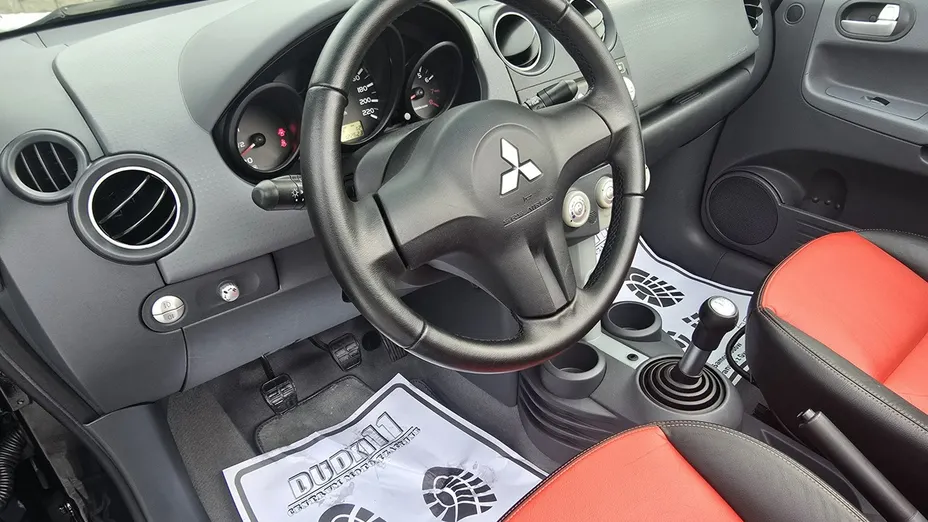 MITSUBISHI Colt -