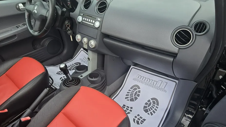 MITSUBISHI Colt -