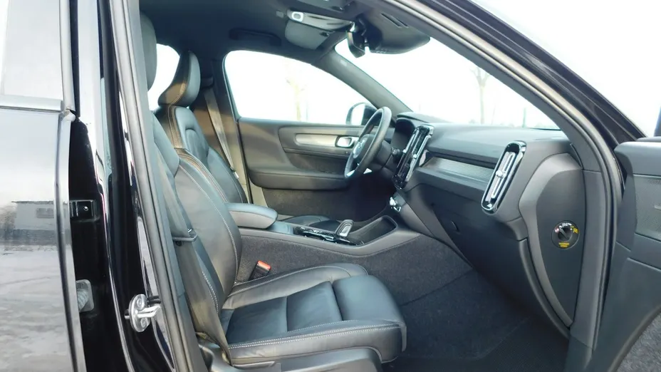 VOLVO XC40 -