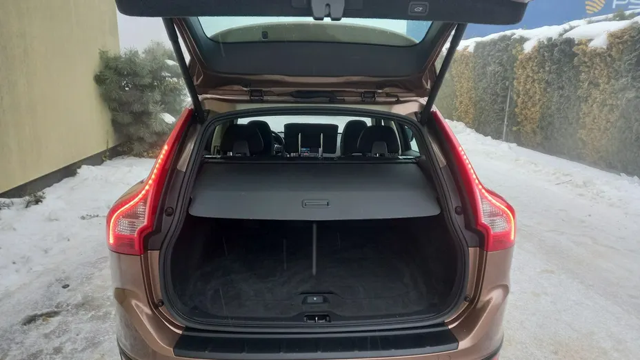 VOLVO XC60 -