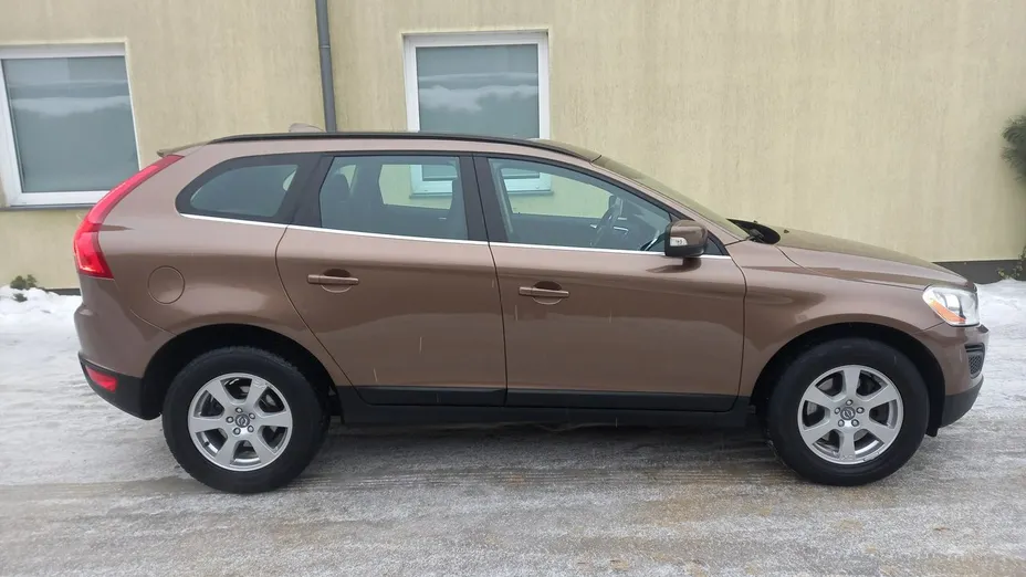 VOLVO XC60 -