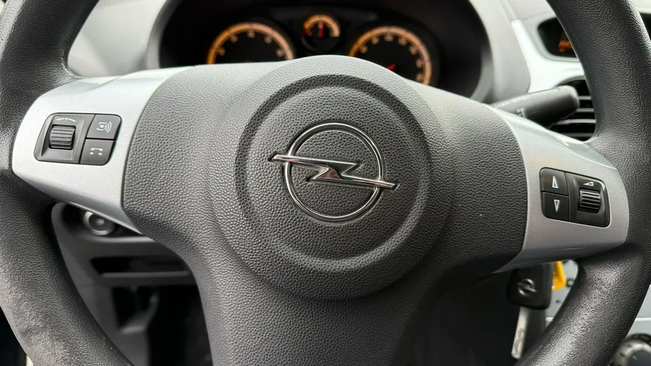OPEL Corsa -