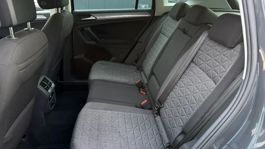 VOLKSWAGEN Tiguan -