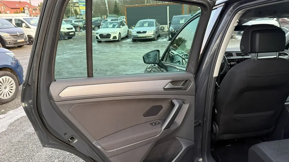 VOLKSWAGEN Tiguan -