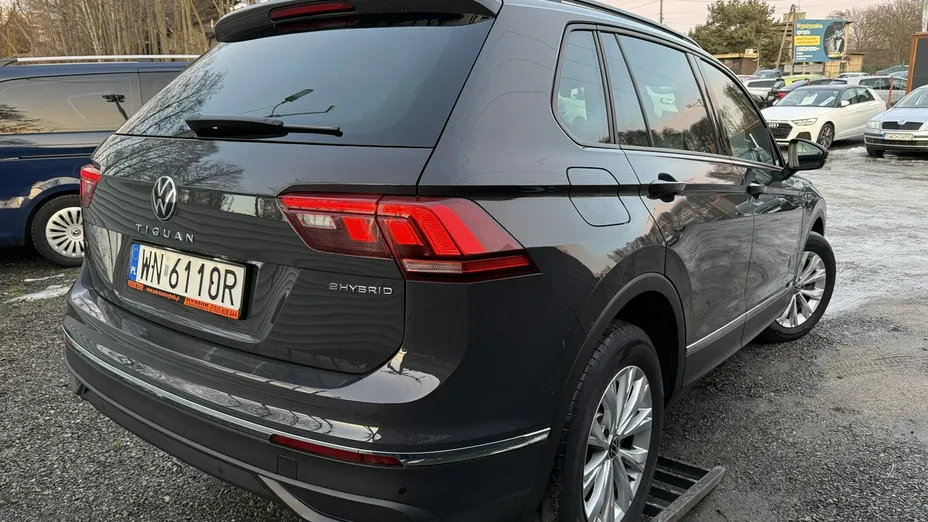 VOLKSWAGEN Tiguan -